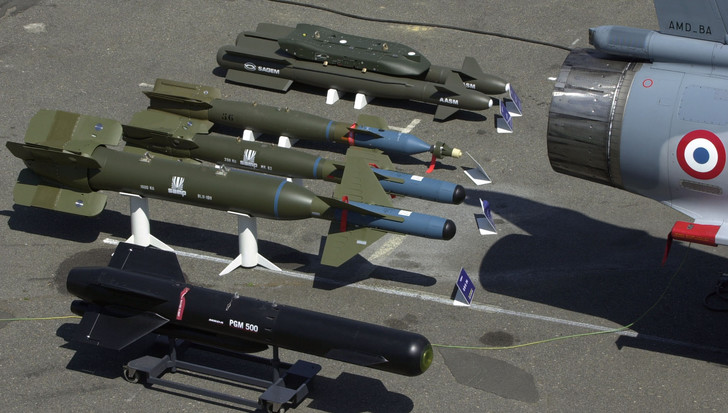 armes-exposees-salon-Bourget_0_728_413